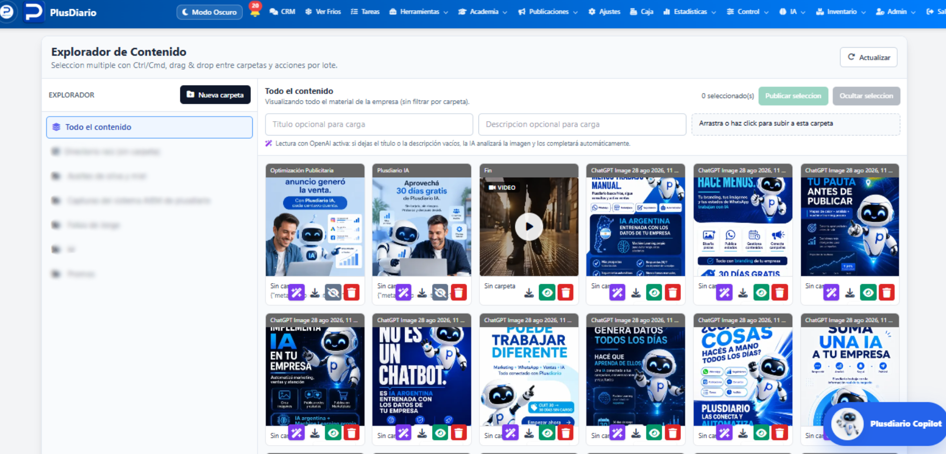 Banco real de imágenes y creativos de Plusdiario IA con los nombres de carpetas privados difuminados.